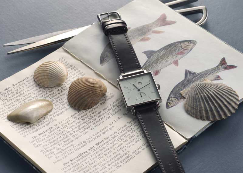 Tetra² Gurkenkraut 29.5 × 29.5 mm: Stainless steel & Leather - 453 Nomos Tetra 453