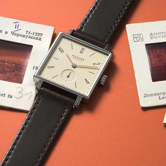 Tetra² Maßliebchen 29.5 × 29.5 mm: Stainless steel & Leather - 460 Nomos Tetra 460
