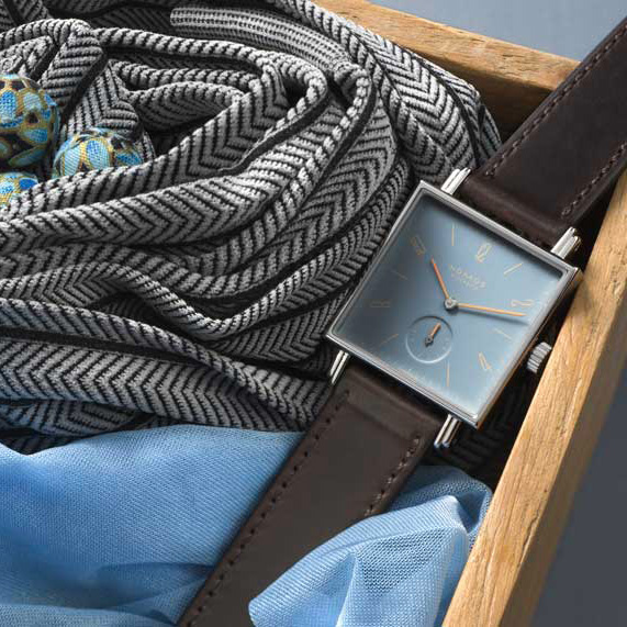 Tetra² Adonisröschen 29.5 × 29.5 mm: Stainless steel & Leather - 461 Nomos Tetra 461