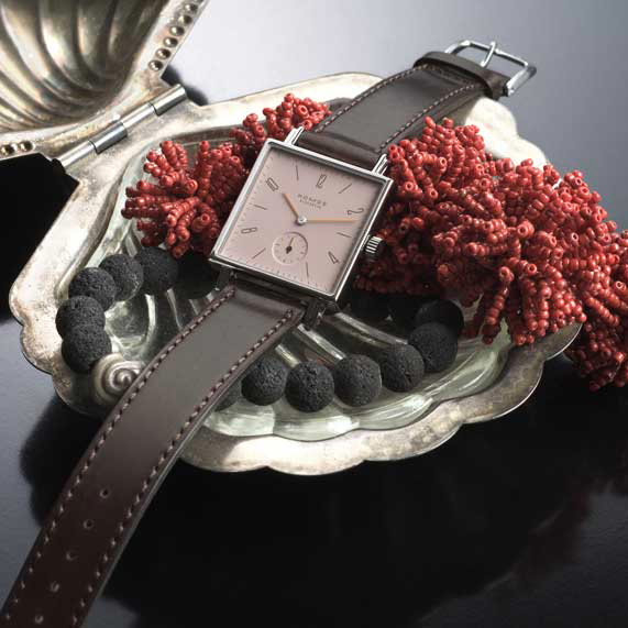 Tetra² Männertreu 29.5 × 29.5 mm: Stainless steel & Leather - 465 Nomos Tetra 465